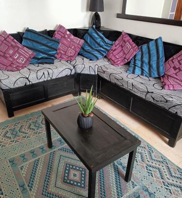 Eastern Khezama Apartamento | Studio Sleeps 2 with Balcony & Free Parking