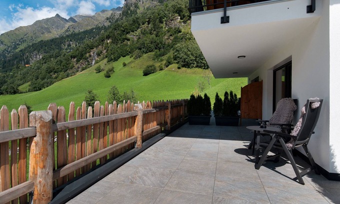 Fleres Apartamento | Estudio 'Tribulaun - Lodge 1' con vistas a la montaña, terraza privada y Wi-Fi