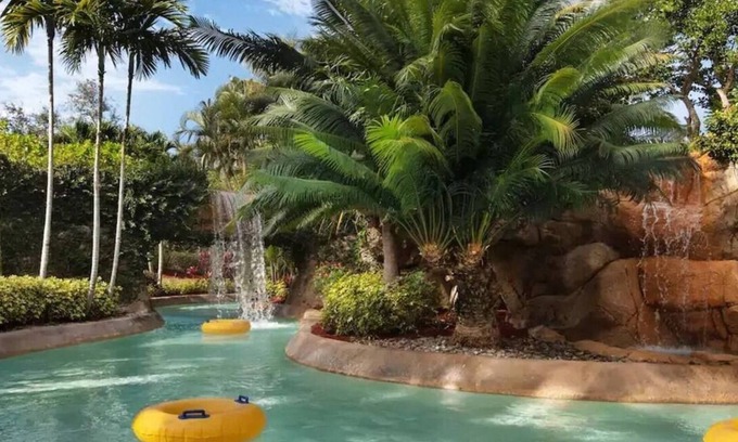 Estero Apartamento | Studio unit sleeps 4 with Golf Course View. Awesome location in Bonita Springs.