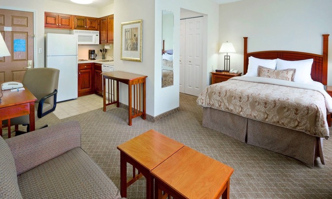 Cranbury Apartamento | Studio w/ Kitchen | Free Breakfast Buffet.Pool