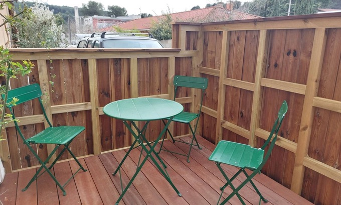 Gardanne Apartamento | Estudio-Tradicional-Baño privado con bañera-Vista al patio-PS