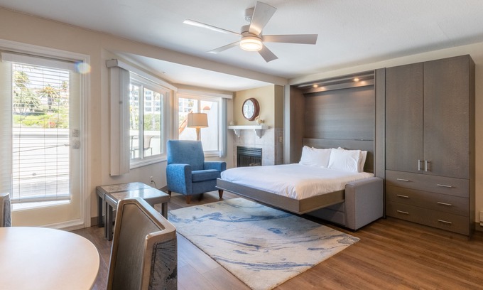 San Clemente Hotel | Studio with Balcony/ Kitchen, Free Parking! Close to the beach