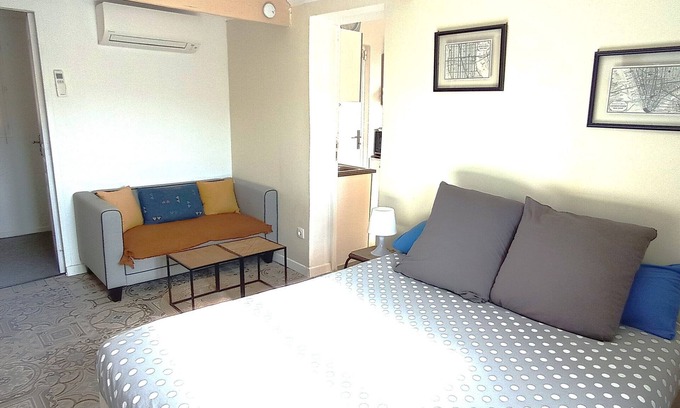 Mimet Casa | Estudio con cocina, aseo / ducha y dormitorio / sala de estar de 22m2.