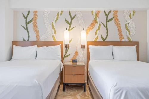 Ala Moana Casa | Studio with Partial Ocean View & Balcony Unit 1901