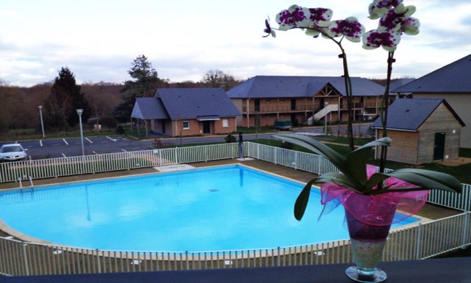 Saint-Gatien-des-Bois Apartamento | Studio with swimming pool just outside Honfleur