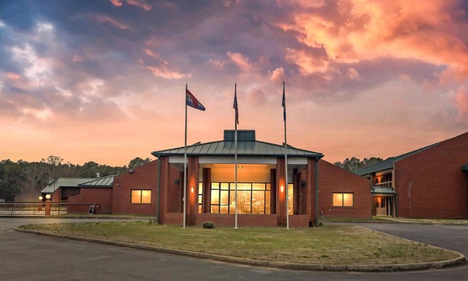 Emporia Hotel | Studios and Suites 4 Less Emporia