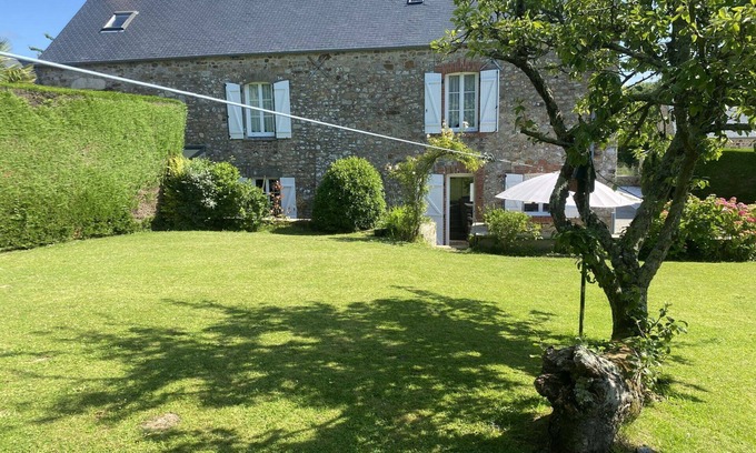 Saint-Maurice-en-Cotentin Casa | Maravillosa casa de vacaciones para 6 personas con WIFI, TV, terraza y mascotas permitida