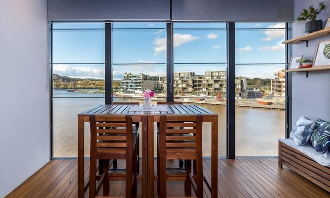 Kingston Apartamento | Stunning 1BR Apartment with Water Views