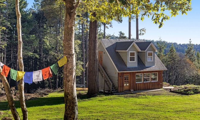 Little River Casa | Stunning 1BR w/ ridgetop views, trails & game lounge on 10 acre property