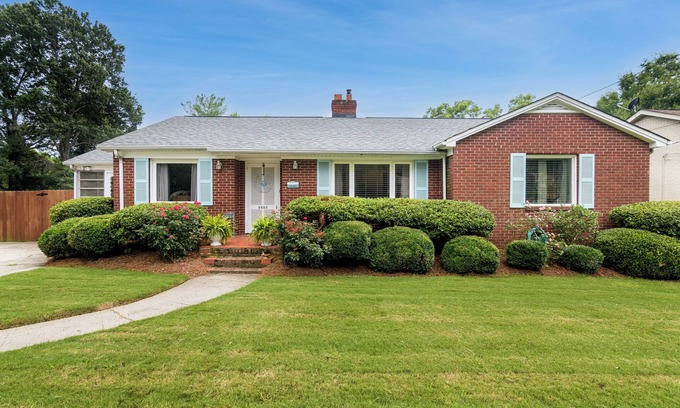 Charlotte Casa | Stunning 2 bed 1 bath home in Plaza Midwood w/ backyard including patio&firepit