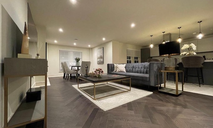 Chigwell Apartamento | Stunning 2BA, 2BR Apt, Desirable Chigwell CHCL F6