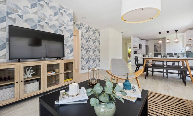 Royal Poinciana Casa | Stunning 3 BDR Beach House + Private Yard in Miami