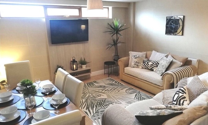 Huyton Apartamento | Stunning 3 Bed, 2 Bath Apartment, Sleeps 8 in Liverpool