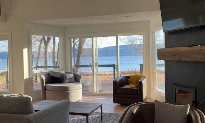 Frontenac Casa | Stunning 3 bed/3bath Renovated Cabin on Lake Pepin