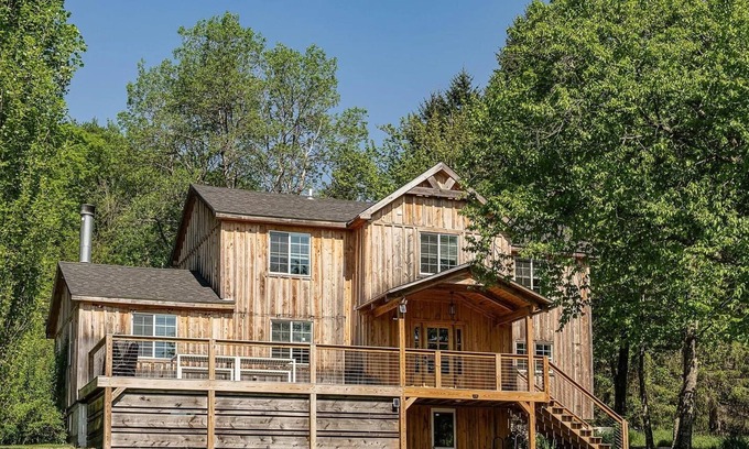 Margaretville Otro | Stunning 3-bedroom farmhouse in lovely Margaretville close to skiing & hiking