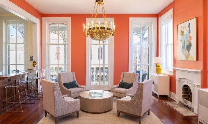 Natchez Condominio | Stunning 3 BR/3 BA loft apartment w/balcony overlooking historic downtown!