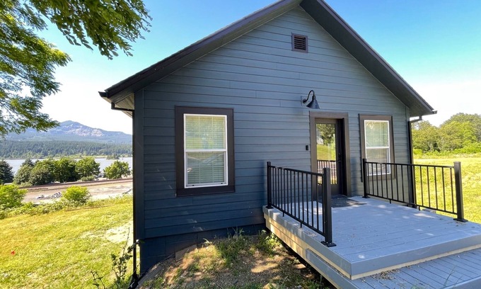 Cascade Locks Casa | Stunning 3BR Gorge Home with River Views