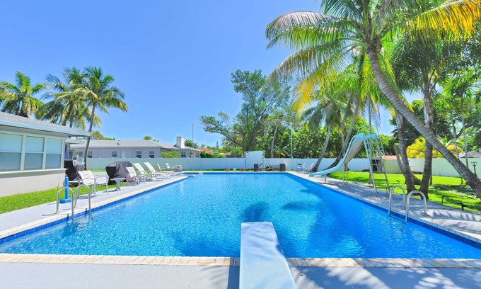 Highland Garden Casa | Stunning 4/3 House in Hollywood Beach w/pool