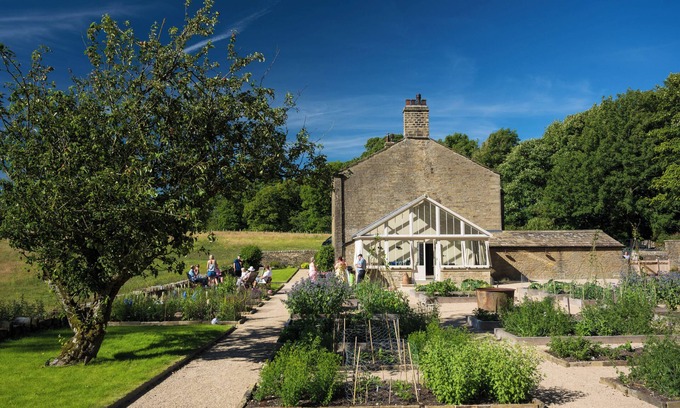 Skipton Casa | Stunning 4 bedroom home with summer room and access to an award winning wellbeing resort