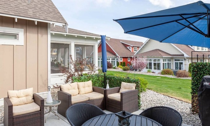 Okanagan-Similkameen Casa | Stunning 4-Bedroom Lakefront Retreat – Sleeps 10