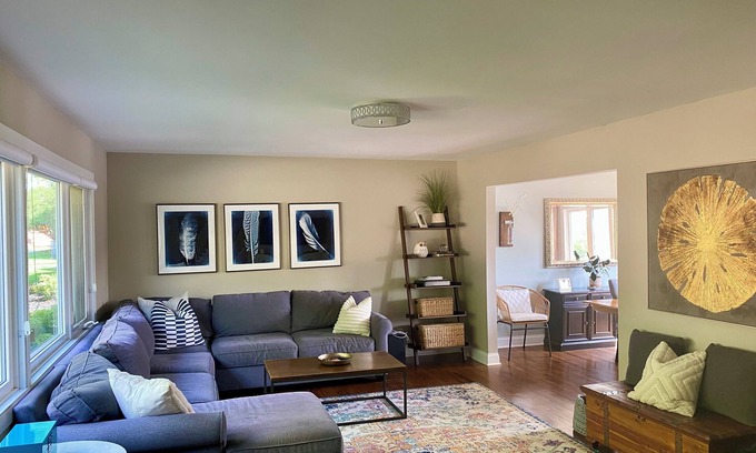 Dicken Casa | Stunning 4BR family home with HOT TUB and LAKE – Walk to the Big House!!