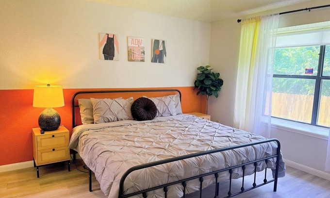 Southeast Arlington Casa | Stunning 4Br2Ba. Pets Friendly. Extended Stay welcome!