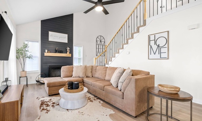 Clarksville Casa | Stunning 5 Bed 2.5 Bath in the Heart of Clarksville