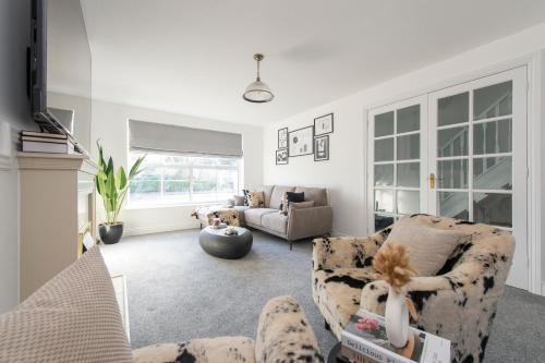 Hylands Casa | Stunning 5 bedroom detached house in Hornchurch