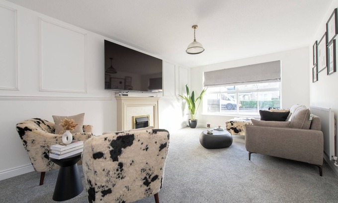 Eastbrook Casa | Stunning 5 bedroom detached house in Hornchurch