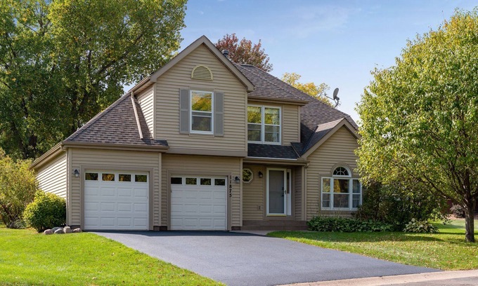 Maple Grove Casa | Stunning 5 BR, 2 King Bed, 2 Garage, 4 BTH Family Friendly Home with Hot Tub