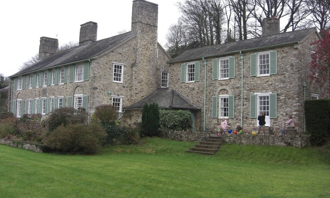 Honiton Casa | Stunning Arts and Crafts family home Outstanding views tennis court