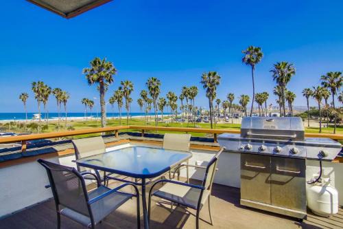 South Mission Beach Casa | Stunning beach home located between bay and beach with Ocean View Patio