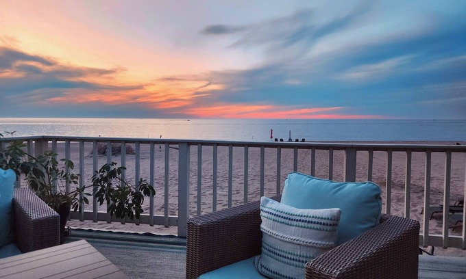 Sea Breeze Cabaña | Stunning Beachfront Cottage w/Fire Pit - 1 minute from Sea Breeze Amusement Park