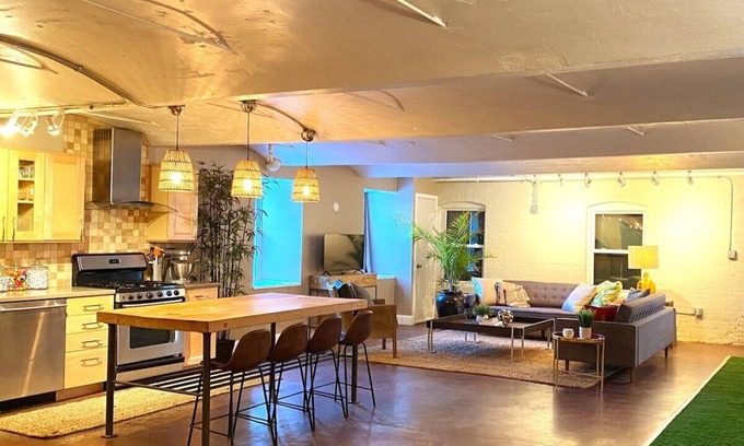 Albany Apartamento | Stunning Bungalo-style Loft in Albany's Warehouse District!