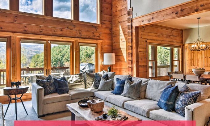 Boone Cabina | Stunning Cabin | Mtn Views | Fireplace | Game Room