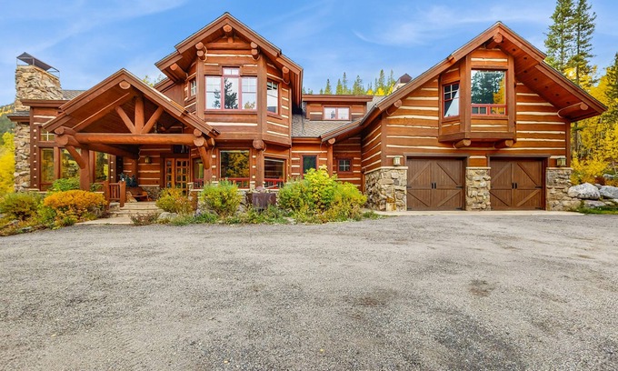 Leadville Casa | Stunning Cabin with wifi, mountain views, private hot tub & secluded location
