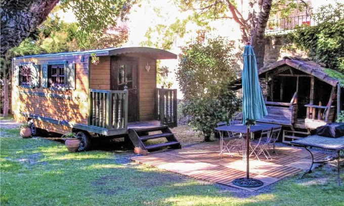 Gigondas Otro | Stunning caravan in Gigondas with 1 Bedrooms and WiFi