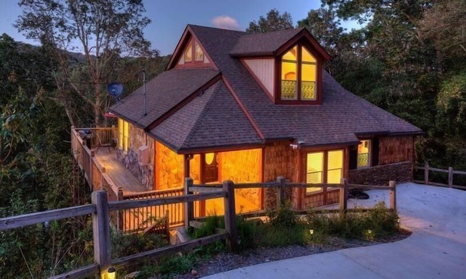 Ellijay Chalet De Esquí | CHALET IMPRESIONANTE - MONTAÑAS Y VISTAS AL LAGO!