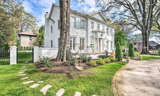 Wendover - Sedgewood Casa | Stunning Charlotte Home: Private Pool!