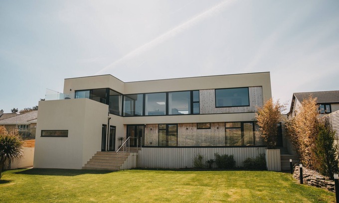 Holywell Casa | Stunning contemporary house amongst the dunes in Holywell Bay