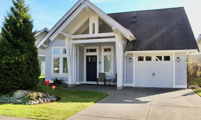 Regional District of Nanaimo Casa | Stunning Cottage in Quiet Community by the Beach!