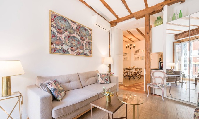 Huertas Apartamento | Impresionante, acogedor y soleado PRADO SANTA ANA 2BR / 2BA, WIFI y LIFT