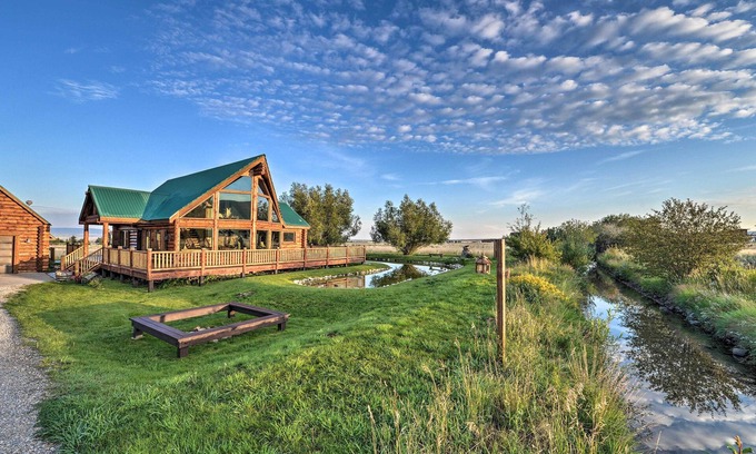 Driggs Cabina | Stunning Driggs Retreat w/ Private Hot Tub & Pond!