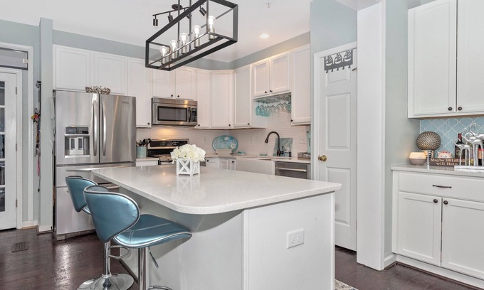 Linganore-Bartonsville Casa | Stunning Executive Style Suite with Queen & Twin bed