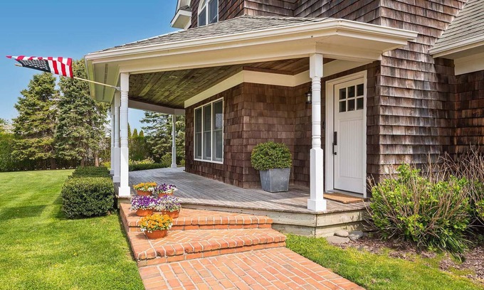 Aquebogue Casa | Stunning Farmhouse W/ Solar Heated Pool in North Fork, Farmstands, winery& beach