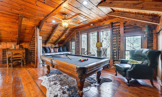 Tiger Cabina | Stunning Georgia Cabin w/ Private Hot Tub & Views