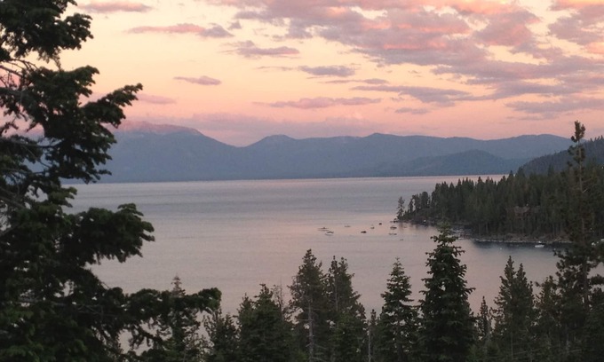 Tahoma Casa | IMPRESIONANTE vista al lago, hermosa playa de arena blanca, senderos para caminatas y ciclismo.