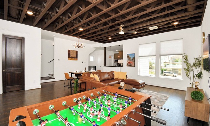 Midtown Casa | Stunning Home 3BDR 5Beds ft. Downtown Skyline View Rooftop BBQ