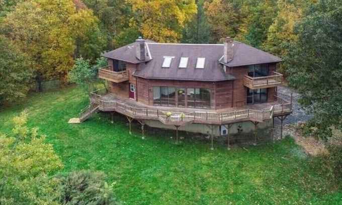 Middle Hope Casa | Impresionante Hudson Valley Retreat: Enorme cubierta con vistas, 7 acres, 90 minutos de Nueva York