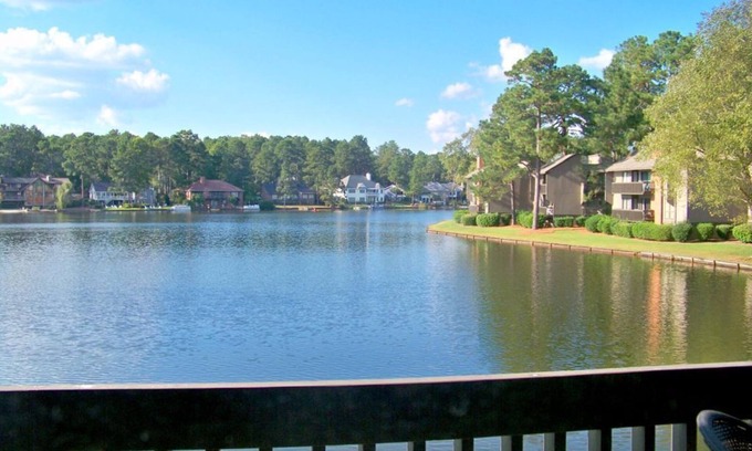 Pinehurst Condominio | Impresionantes vistas al lago en Pinehurst!